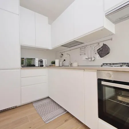 Piramide Elegance Lägenhet *