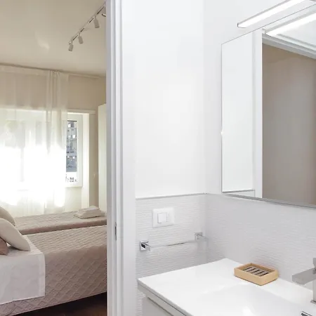 Piramide Elegance Lägenhet *