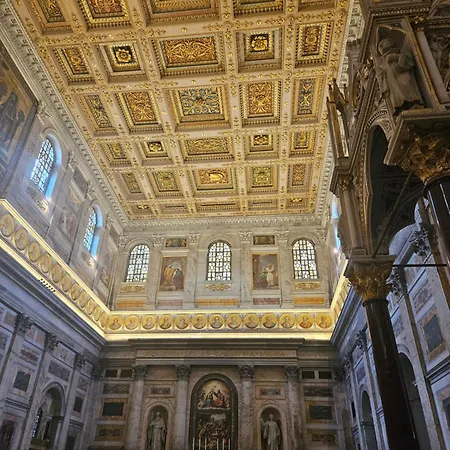 Piramide Elegance Lägenhet