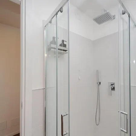 Piramide Elegance Lägenhet