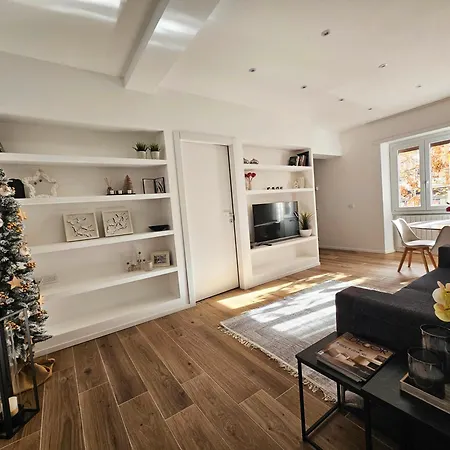 Piramide Elegance Rom